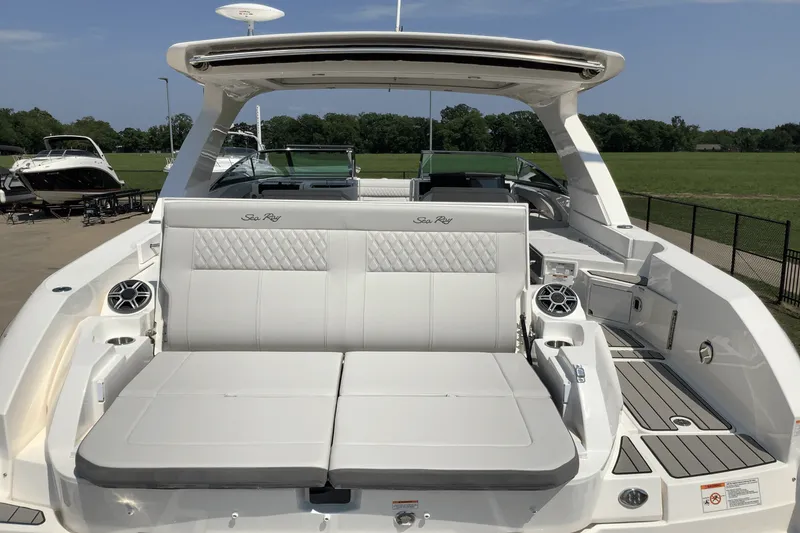 Slide: The Image of Sea Ray SLX 350 2026 - 7