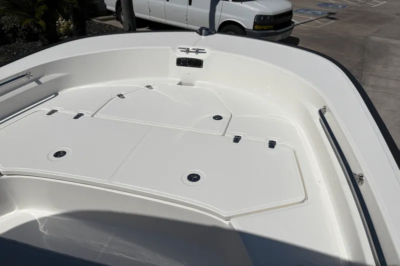 Slide: The Image of Boston Whaler 210 Montauk 2025 - 10