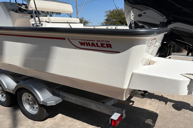 Slide: The Image of Boston Whaler 210 Montauk 2025 - 13