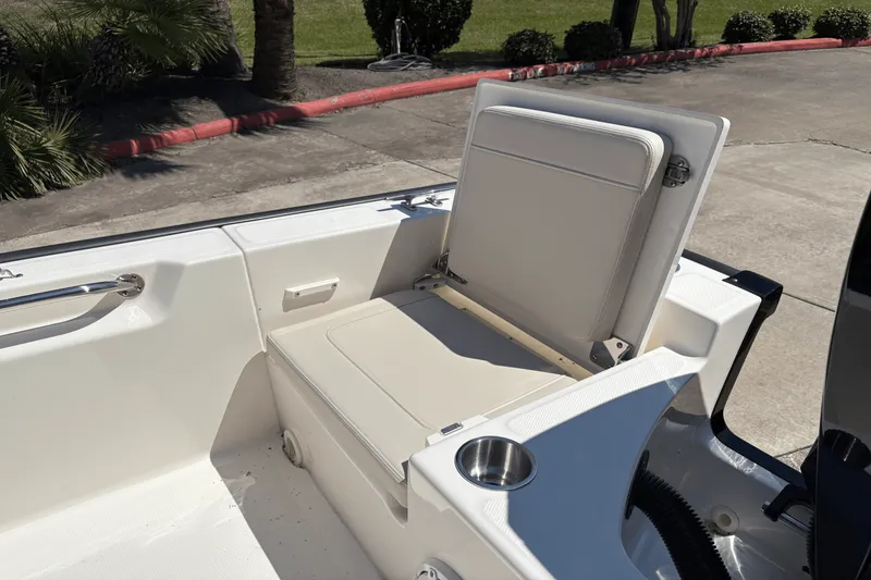 Slide: The Image of Boston Whaler 210 Montauk 2025 - 6