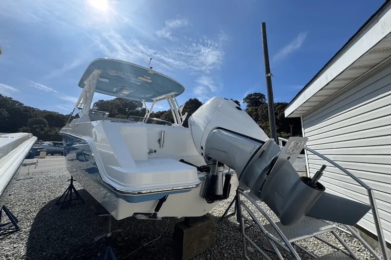 Slide: The Image of Boston Whaler 240 Vantage 2026 - 2