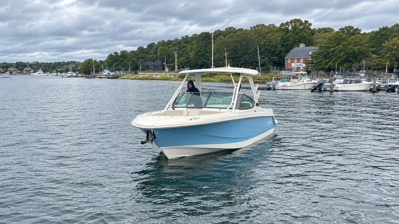 Slide: The Image of Boston Whaler 240 Vantage 2026 - 38