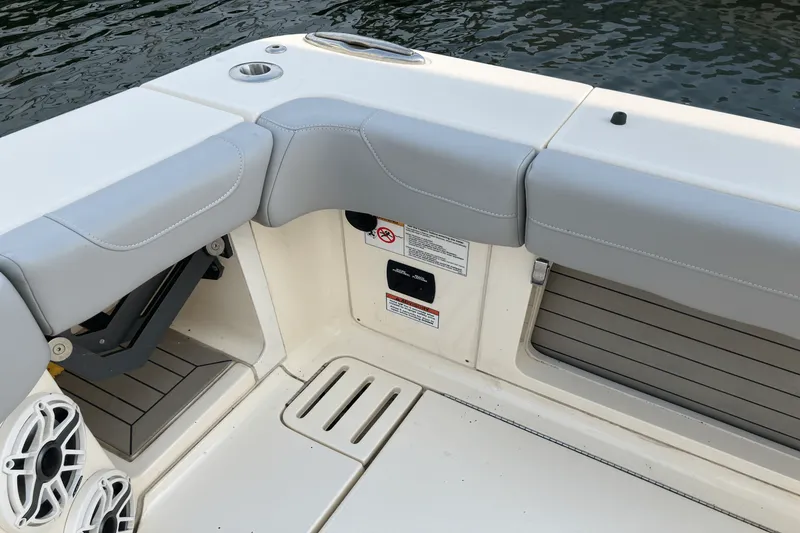 Slide: The Image of Scout 425 LXF 2024 - 12