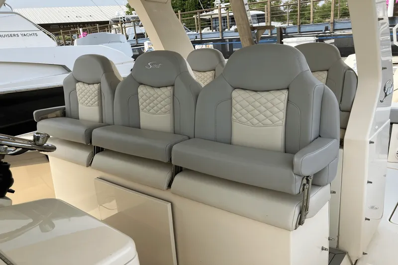 Slide: The Image of Scout 425 LXF 2024 - 16