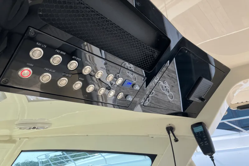 Slide: The Image of Scout 425 LXF 2024 - 22