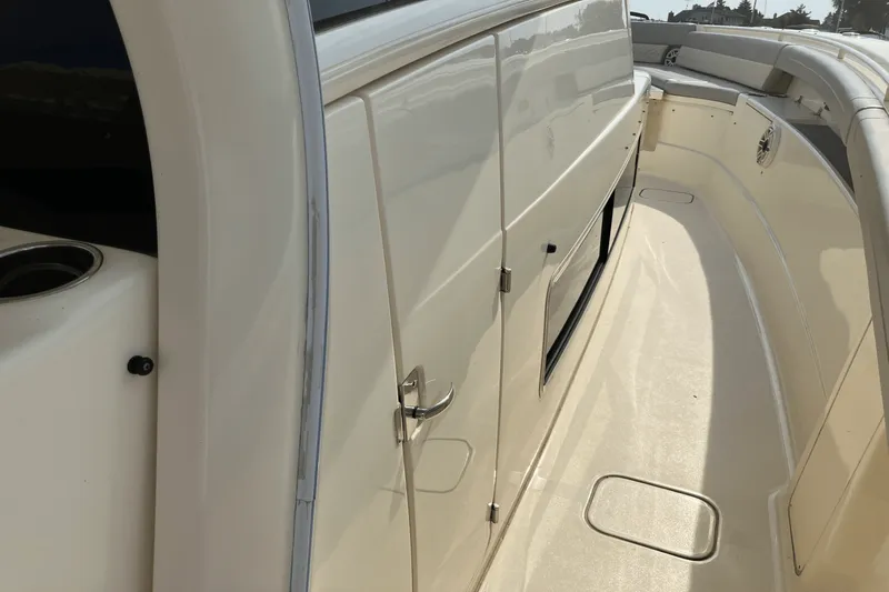 Slide: The Image of Scout 425 LXF 2024 - 25