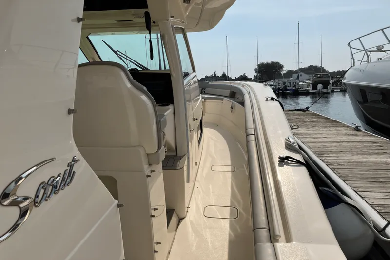 Slide: The Image of Scout 425 LXF 2024 - 26