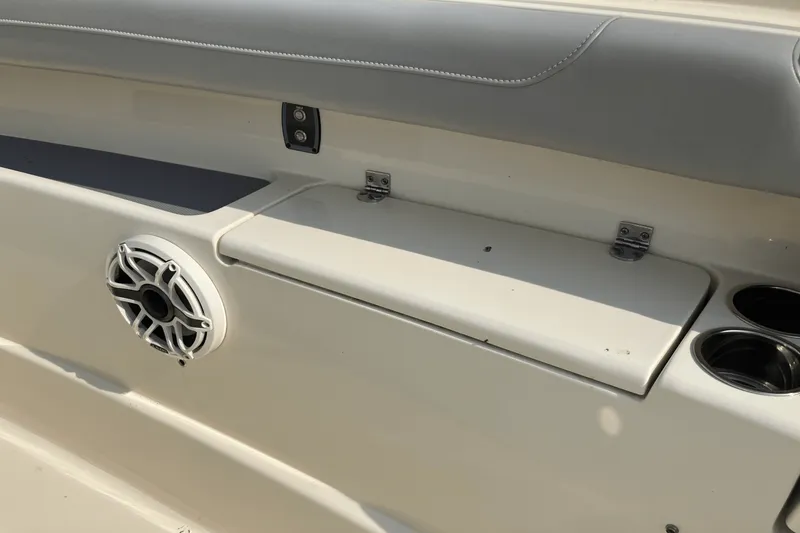 Slide: The Image of Scout 425 LXF 2024 - 27