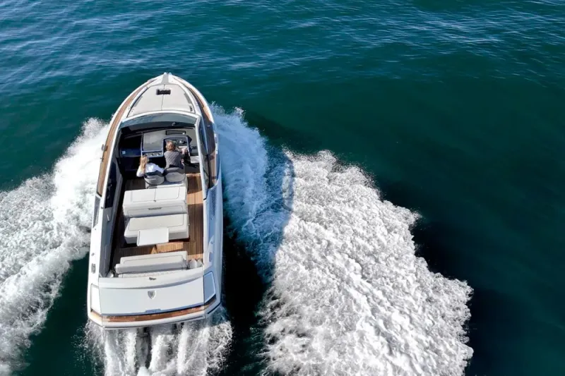 Slide: The Image of Fairline Fline 33 2021 - 10