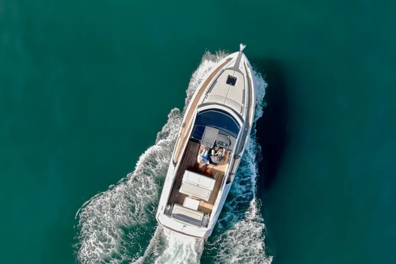 Slide: The Image of Fairline Fline 33 2021 - 11