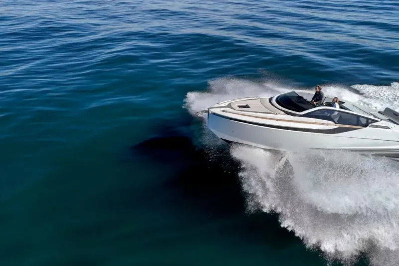 Slide: The Image of Fairline Fline 33 2021 - 12