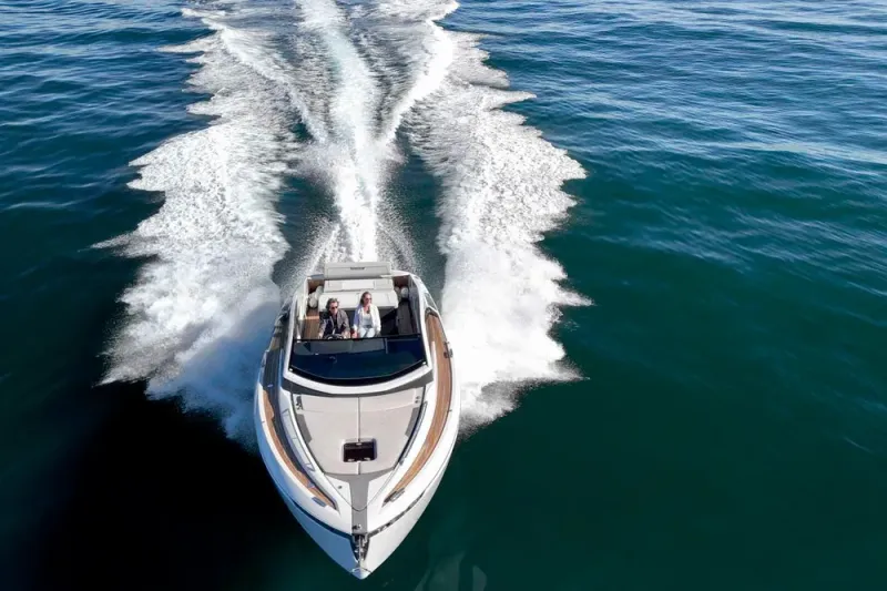 Slide: The Image of Fairline Fline 33 2021 - 16