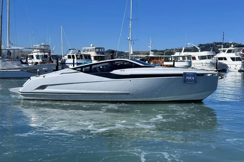 Slide: The Image of Fairline Fline 33 2021 - 18