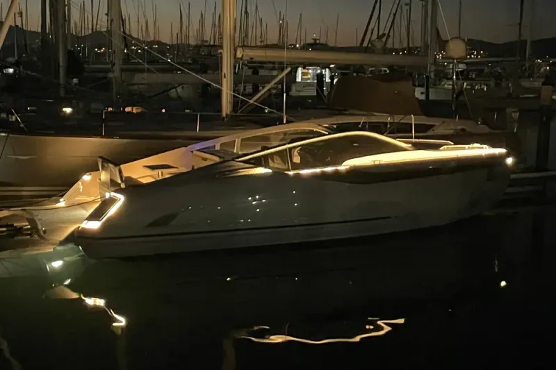 Slide: The Image of Fairline Fline 33 2021 - 19