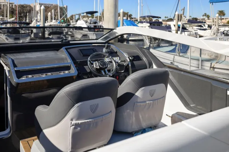 Slide: The Image of Fairline Fline 33 2021 - 32