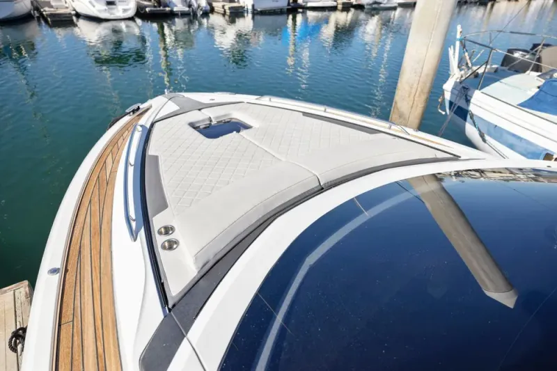 Slide: The Image of Fairline Fline 33 2021 - 39