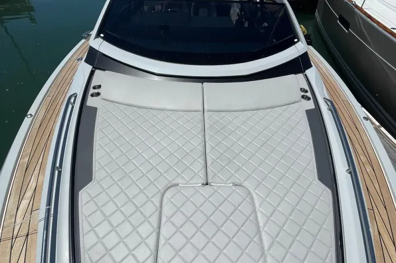 Slide: The Image of Fairline Fline 33 2021 - 40