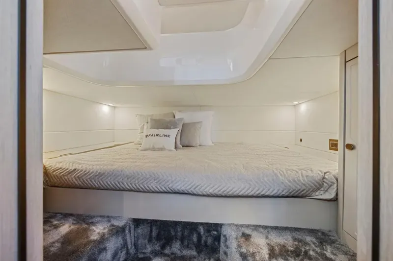 Slide: The Image of Fairline Fline 33 2021 - 45