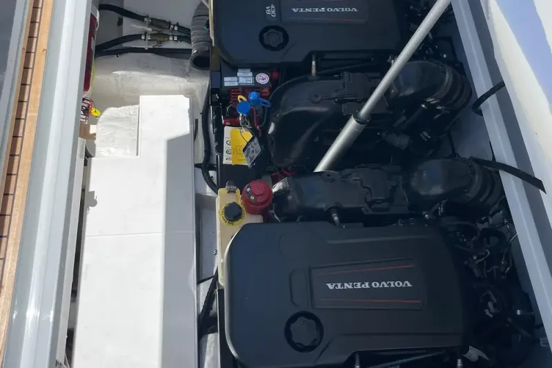 Slide: The Image of Fairline Fline 33 2021 - 48