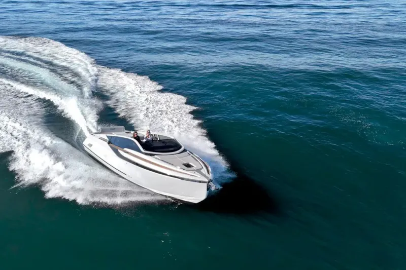 Slide: The Image of Fairline Fline 33 2021 - 5