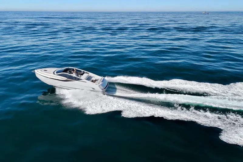 Slide: The Image of Fairline Fline 33 2021 - 8