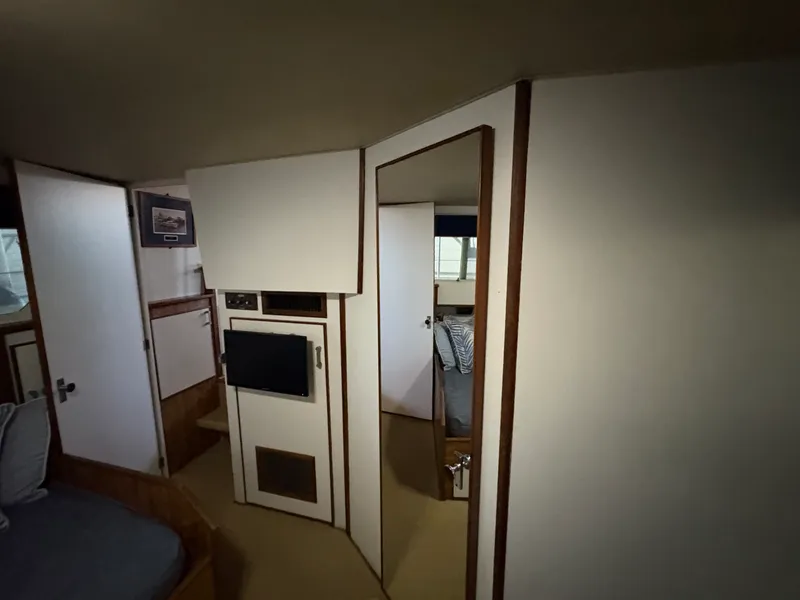 Slide: The Image of Chris-Craft 380 Corinthian 1980 - 26