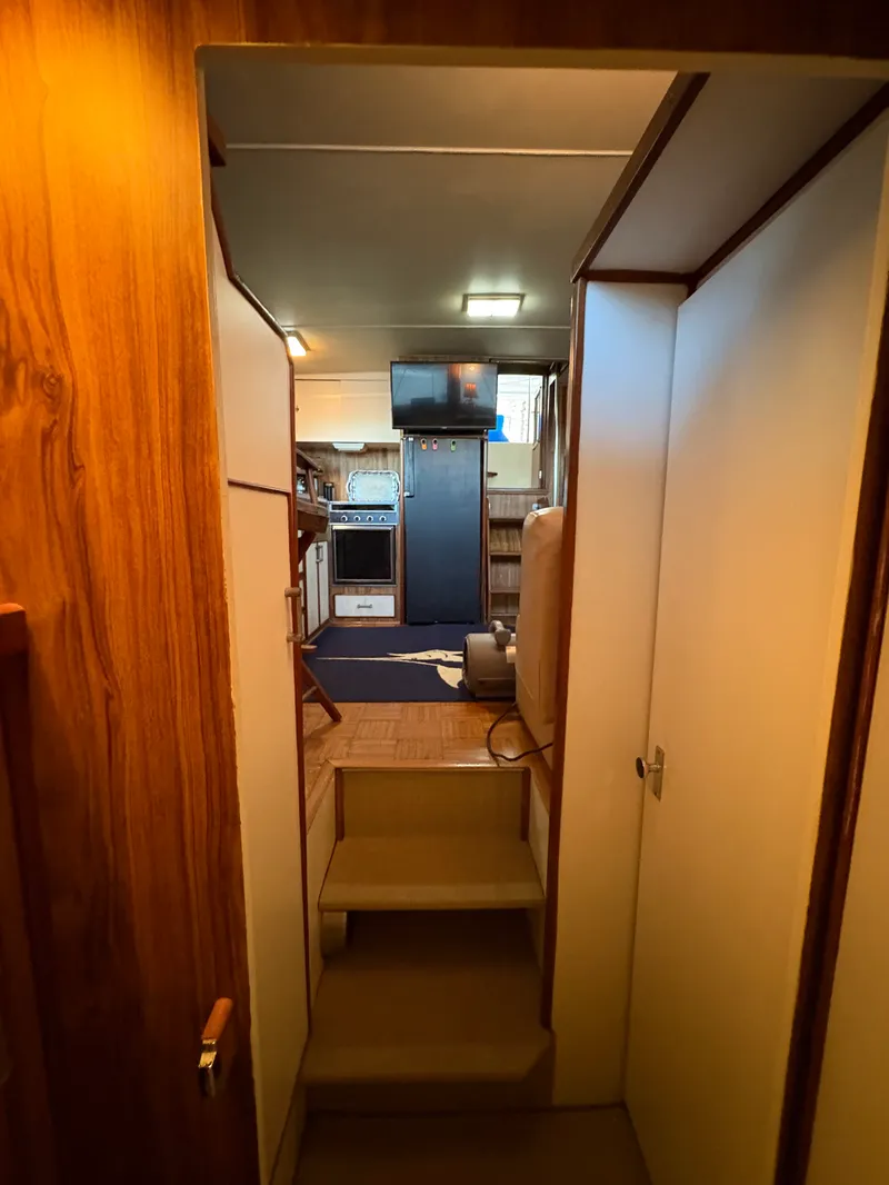 Slide: The Image of Chris-Craft 380 Corinthian 1980 - 19