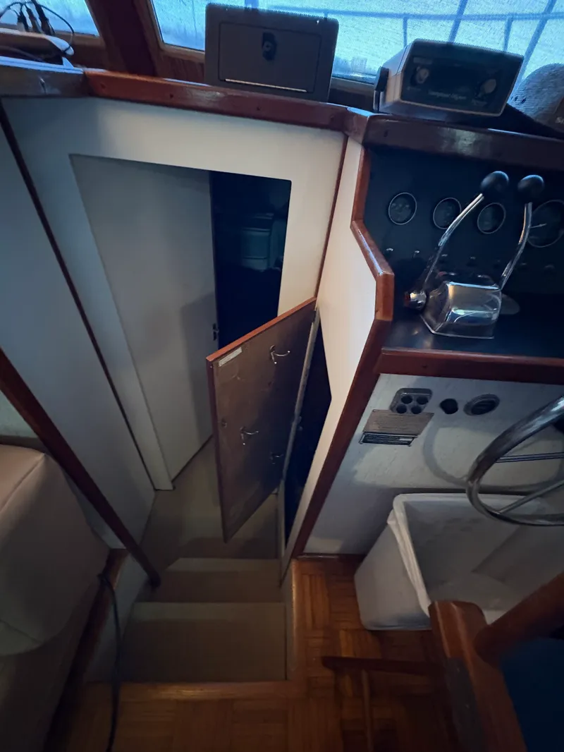Slide: The Image of Chris-Craft 380 Corinthian 1980 - 16