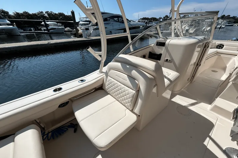 Slide: The Image of Grady-White Freedom 235 2026 - 14