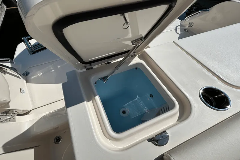 Slide: The Image of Grady-White Freedom 235 2026 - 7