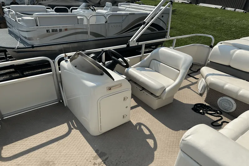 Slide: The Image of Playbuoy CHALLENGER 2424 2004 - 17