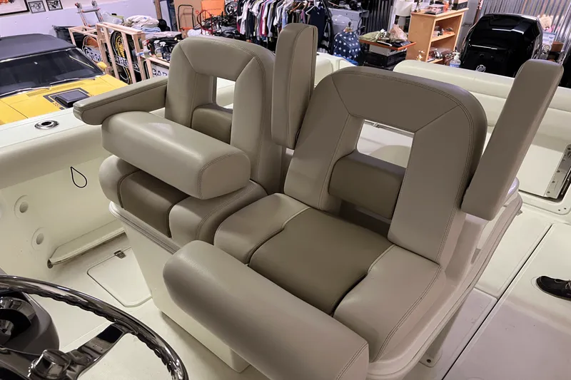 Slide: The Image of Boston Whaler 280 OUTRAGE 2017 - 13