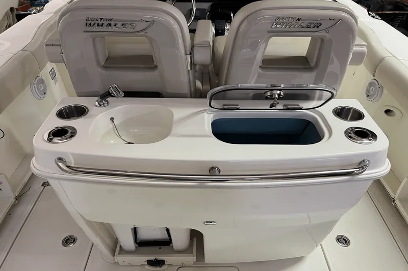 Slide: The Image of Boston Whaler 280 OUTRAGE 2017 - 14