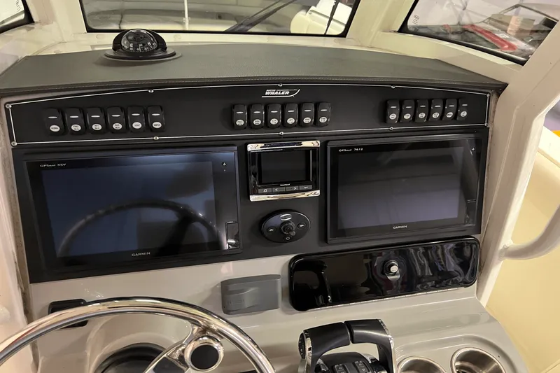 Slide: The Image of Boston Whaler 280 OUTRAGE 2017 - 19