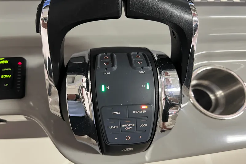 Slide: The Image of Boston Whaler 280 OUTRAGE 2017 - 21