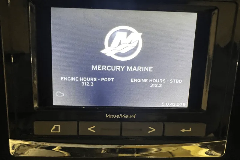 Slide: The Image of Boston Whaler 280 OUTRAGE 2017 - 24