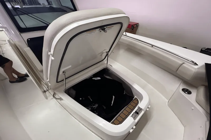 Slide: The Image of Boston Whaler 280 OUTRAGE 2017 - 30