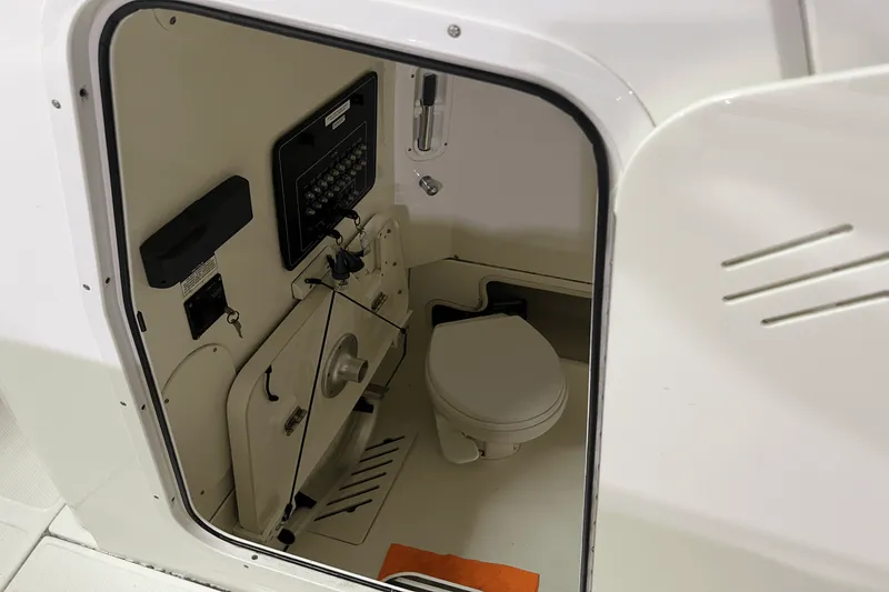 Slide: The Image of Boston Whaler 280 OUTRAGE 2017 - 31