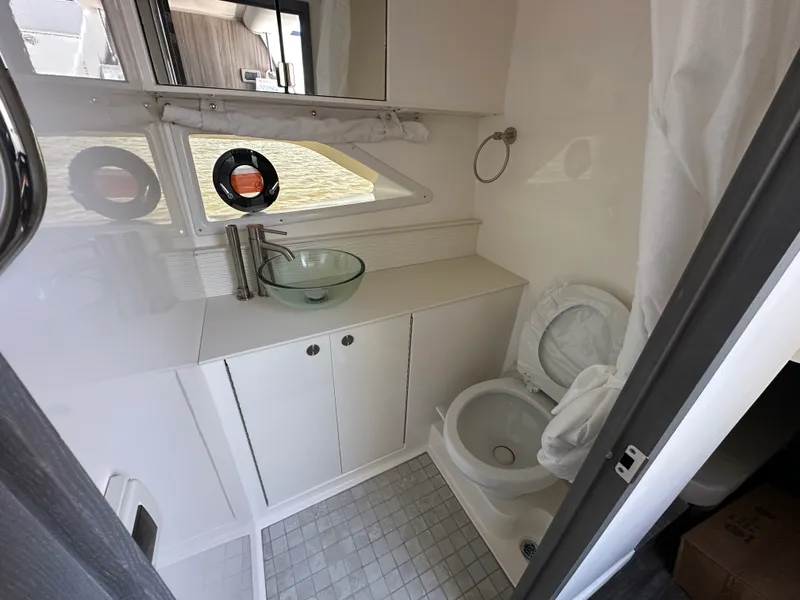 Slide: The Image of Sea Ray Sundancer 320 Outboard 2026 - 16