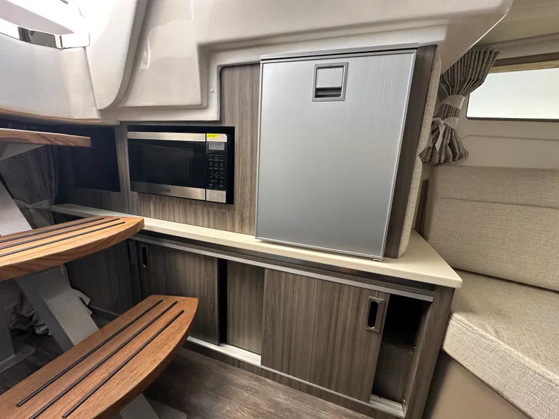 Slide: The Image of Sea Ray Sundancer 320 Outboard 2026 - 18