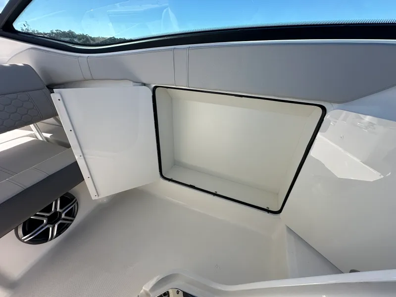 Slide: The Image of Sea Ray Sundancer 320 Outboard 2026 - 20