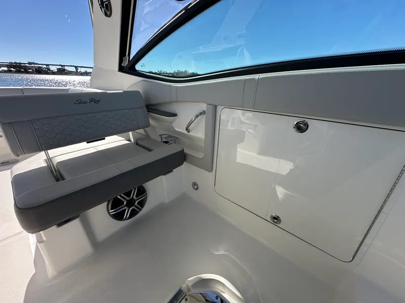 Slide: The Image of Sea Ray Sundancer 320 Outboard 2026 - 21