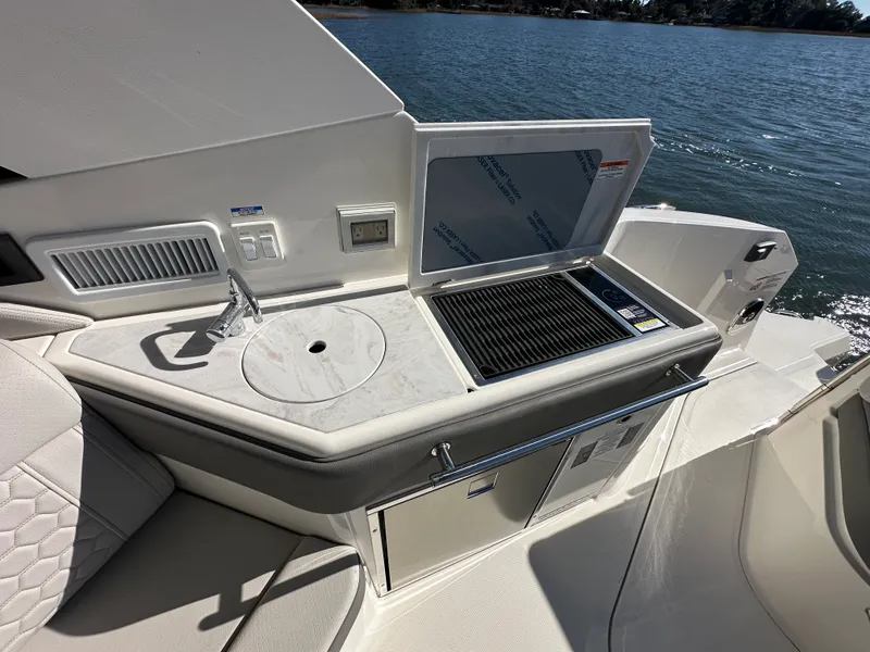 Slide: The Image of Sea Ray Sundancer 320 Outboard 2026 - 25