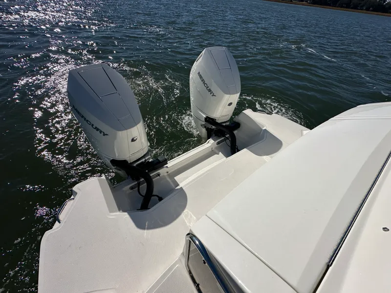 Slide: The Image of Sea Ray Sundancer 320 Outboard 2026 - 26