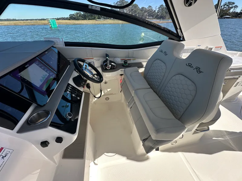 Slide: The Image of Sea Ray Sundancer 320 Outboard 2026 - 29