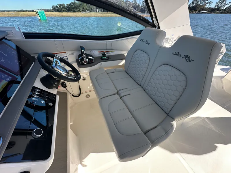 Slide: The Image of Sea Ray Sundancer 320 Outboard 2026 - 31