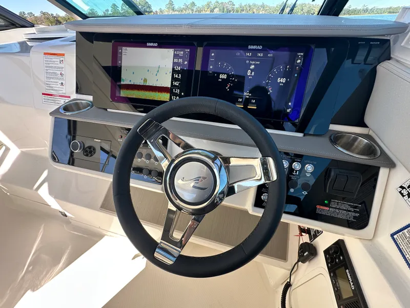 Slide: The Image of Sea Ray Sundancer 320 Outboard 2026 - 34