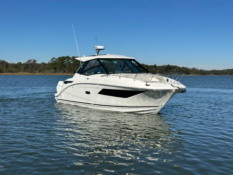 Slide: The Image of Sea Ray Sundancer 320 Outboard 2026 - 7