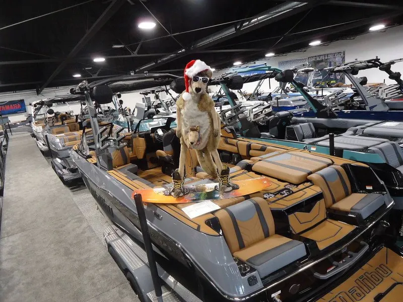 Slide: The Image of Malibu Boats 25 LSV 2026 - 2