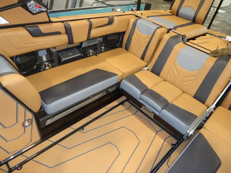Slide: The Image of Malibu Boats 25 LSV 2026 - 4